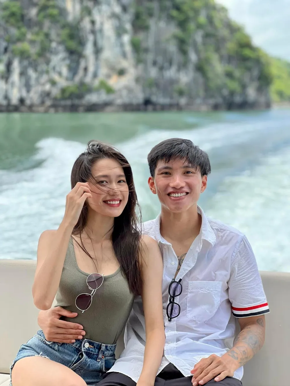 Cầu thủ Đoàn Văn Hậu bên bạn gái xinh đẹp Doãn Hải My Cầu thủ Đoàn Văn Hậu bên bạn gái xinh đẹp Doãn Hải My