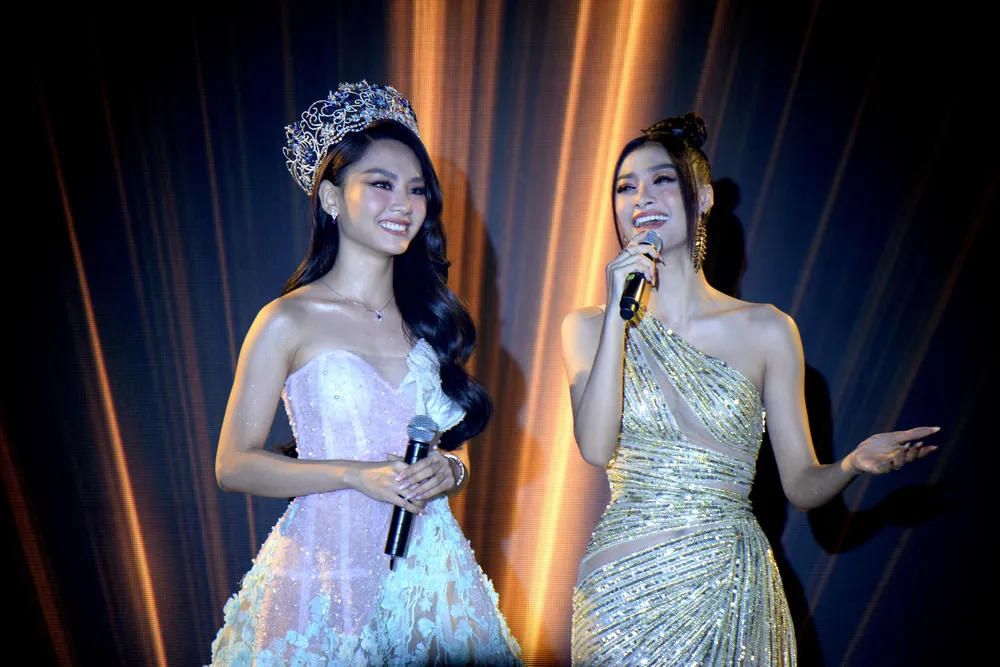 Hoa hậu Mai Phương và Á hậu Kiều Loan. Ảnh: NGUYỄN TRÀ