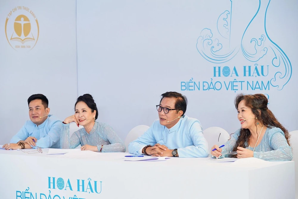 Thí sinh 'Hoa hậu Biển đảo Việt Nam 2022' trong trang phục áo dài ảnh 2