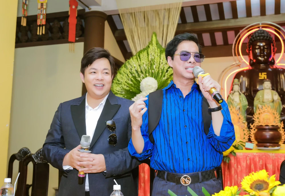 Danh ca Ngọc Sơn đến bệnh viện Gia Định thăm nhạc sĩ Vinh Sử ảnh 3