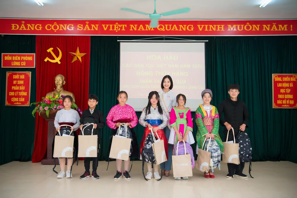 Tân Hoa hậu các Dân tộc Việt Nam mong muốn chung tay viết tiếp giấc mơ đi tìm con chữ cho các em nhỏ hiếu học