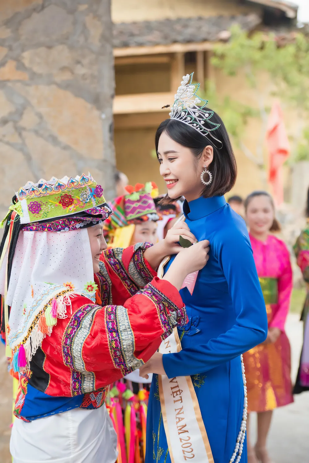 Nông Thúy Hằng đã làm được gì sau đăng quang Hoa hậu các Dân tộc Việt Nam? ảnh 1