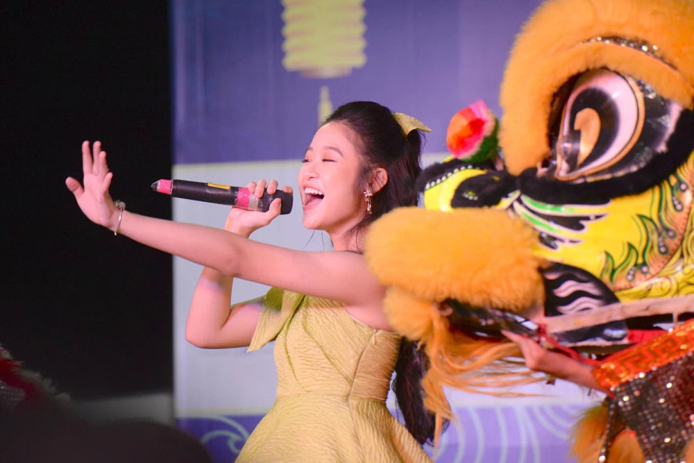 Ca sĩ nhí Bảo Ngọc biểu diễn tại chương trình. Bảo Ngọc là thần tượng của rất nhiều em nhỏ.
