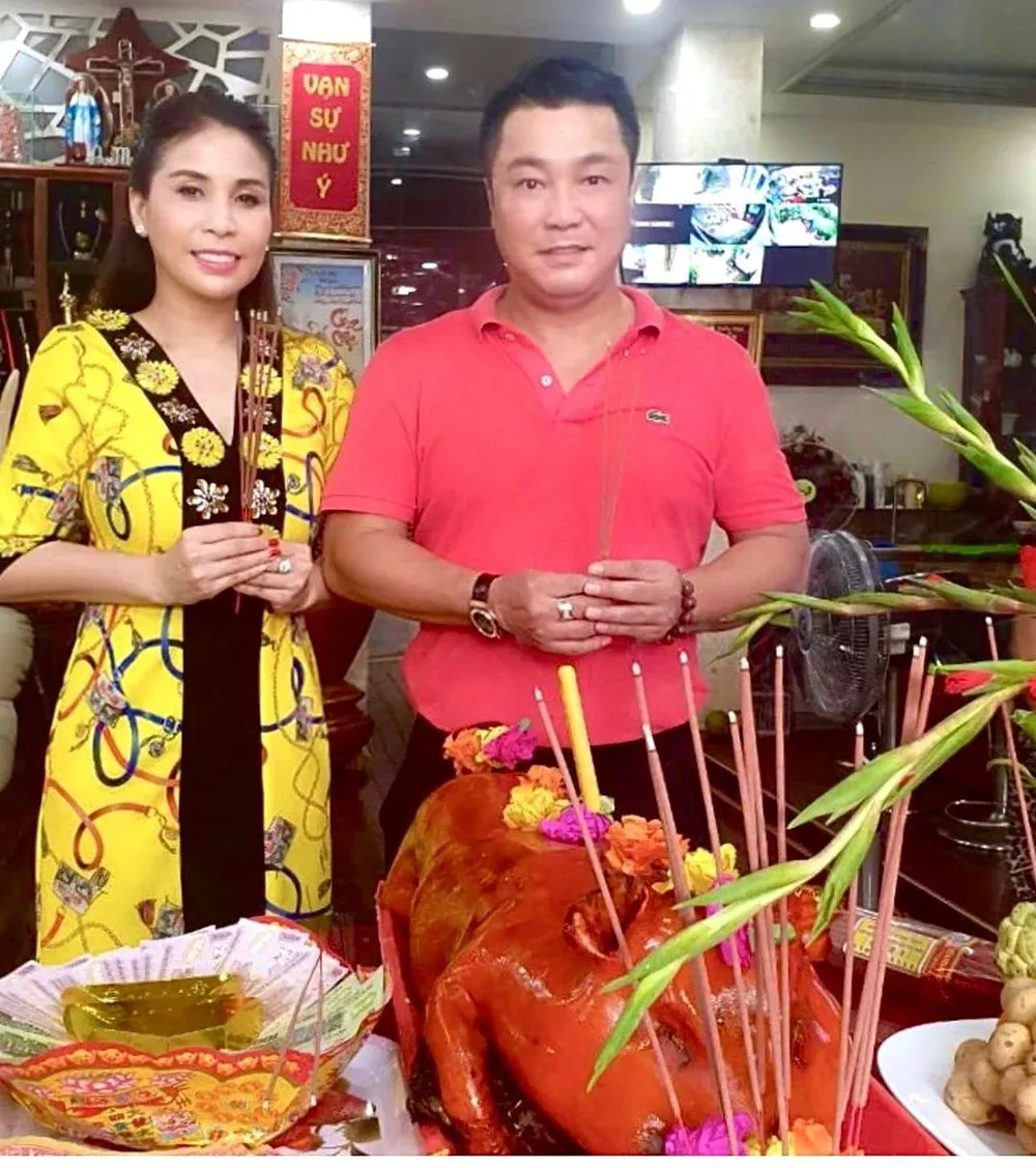 Lý Hùng, Lý Hương tổ chức giỗ Tổ Sân khấu tại nhà ảnh 1 Lý Hùng, Lý Hương tổ chức giỗ Tổ Sân khấu tại nhà ảnh 1