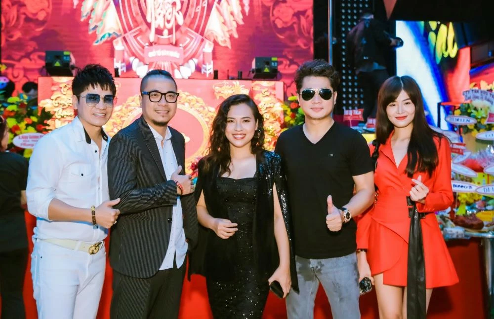 Nhân ngày giỗ Tổ, đạo diễn Huỳnh Phúc Thanh Nhân cùng ê-kíp tổ chức buổi gặp mặt ấm cúng. Đây là ngày mang ý nghĩa đặc biệt với những người hoạt động trong lĩnh vực nghệ thuật, trong đó có những người làm trong ngành nightlife (các hoạt động giải trí đêm) giao lưu, tri ân Tổ nghề.