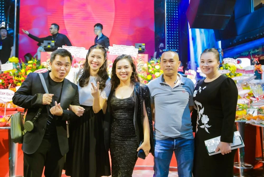 MC Quỳnh Hoa, ca sĩ Lê Minh (MTV) cùng đông đảo nghệ sĩ tham dự