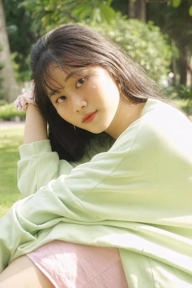 Trần Hoàng Tố Dung- nữ sinh 12 năm là học sinh giỏi vào Top 25 Hoa khôi sông Vàm. Ảnh: FBNV Trần Hoàng Tố Dung- nữ sinh 12 năm là học sinh giỏi vào Top 25 Hoa khôi sông Vàm. Ảnh: FBNV