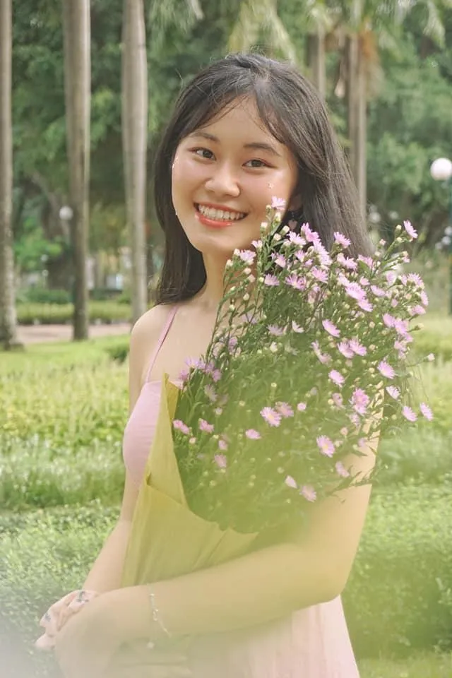 Trần Hoàng Tố Dung là cựu học sinh trường THPT Mạc Đĩnh Chi Trần Hoàng Tố Dung là cựu học sinh trường THPT Mạc Đĩnh Chi