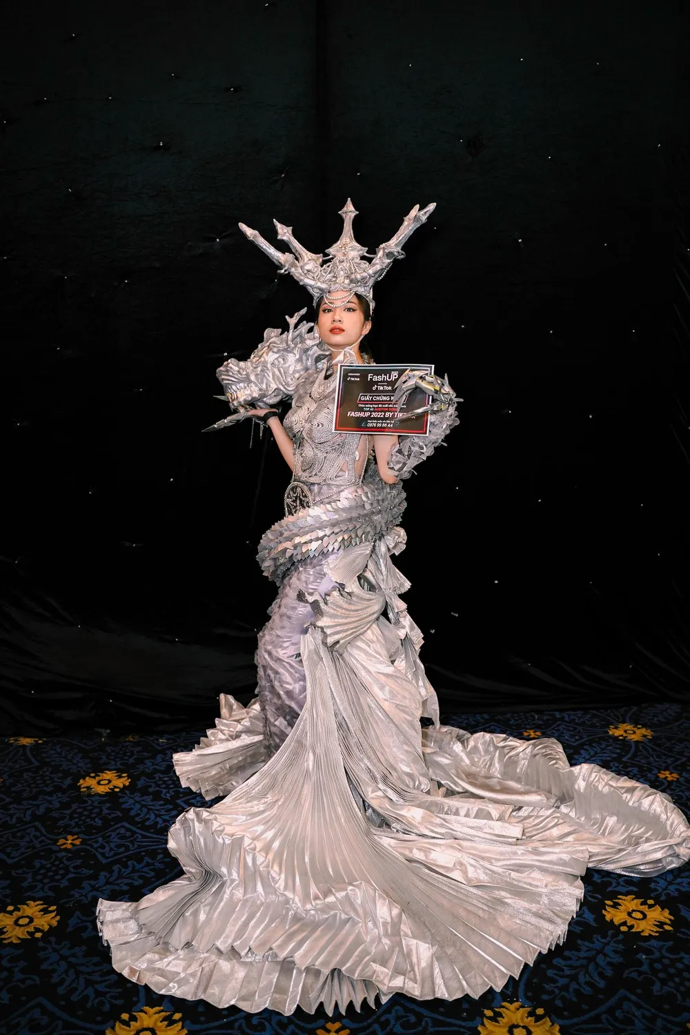 Cận cảnh thiết kế Long Mạch tại casting trực tiếp của FashUP 2022 by TikTok.