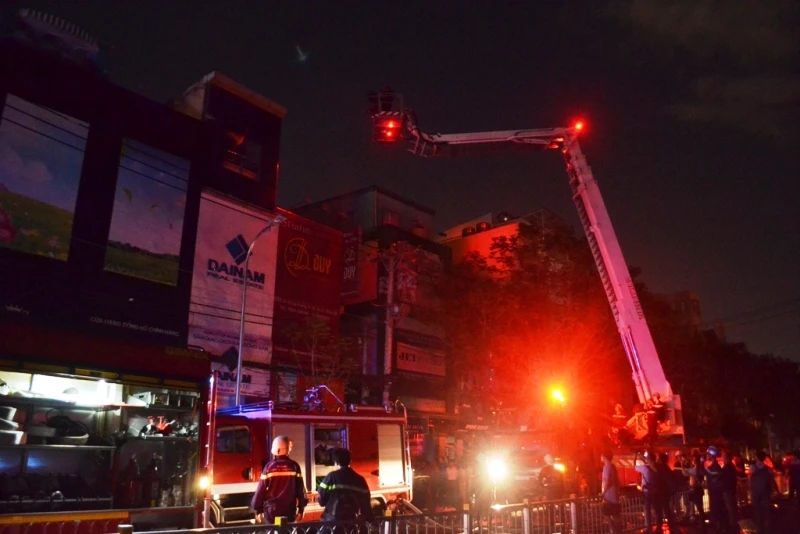 Cháy tiệm ảnh cưới ở trung tâm Sài Gòn ảnh 1
