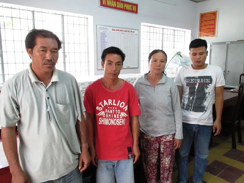 Bắt xe ô tô 'nhét' 7.200 gói thuốc lá lậu ảnh 1 Bắt xe ô tô 'nhét' 7.200 gói thuốc lá lậu ảnh 1