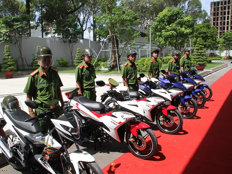100 mô tô phân khối lớn được một doanh nghiệp trao tặng cho Công an TP.HCM để phục vụ công tác tuần tra, kiểm soát
