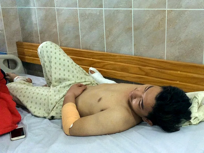 Anh Trung bị chém nhiều nhát được đưa đến bệnh viện cấp cứu ngay trong đêm