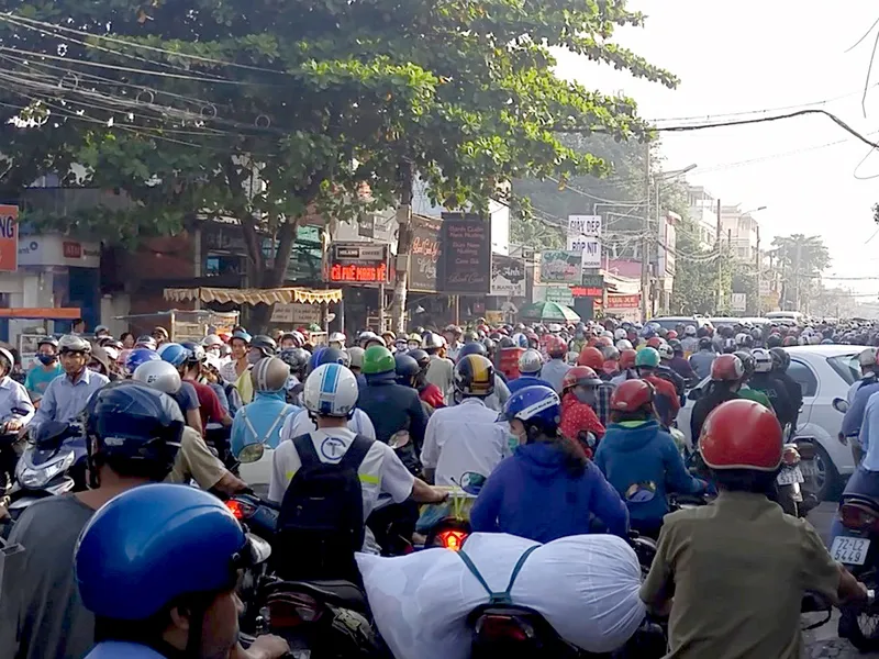 Vụ tai nạn khiến giao thông khu vực bị ùn ứ nghiêm trọng