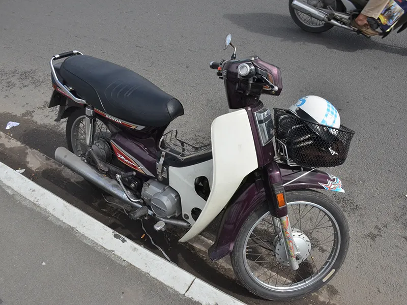 Chiếc xe máy, đôi dép... để lại tại hiện trường