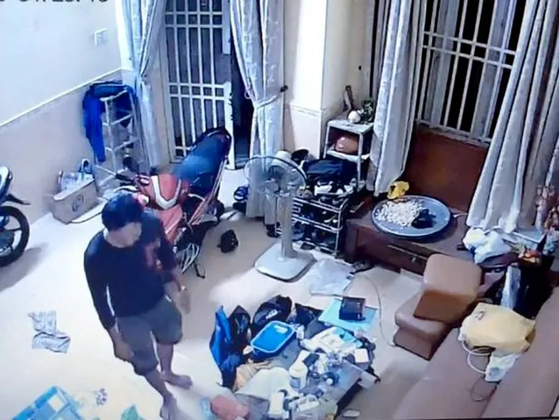 Hình ảnh từ camera an ninh ghi lại lúc Tâm đột nhập vào nhà lấy tài sản