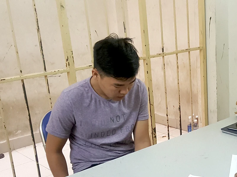 Nguyên sau khi cướp tài sản của bạn tình đồng tính đã đem đi bán lấy tiền tiêu xài 