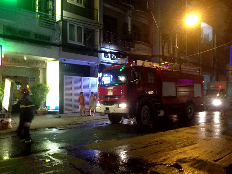 Sau khoảng 30 phút, cảnh sát PCCC đã khống chế được hỏa hoạn.