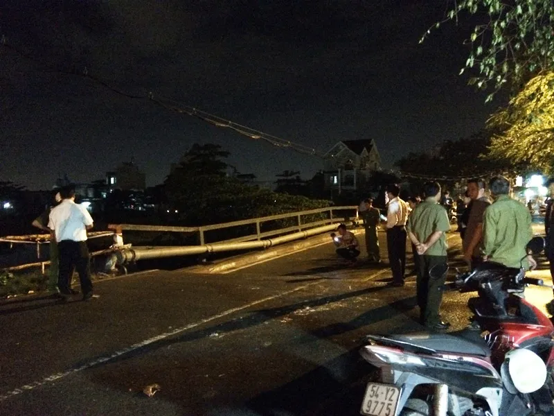 Lực lượng chức năng nhanh chóng có mặt tại hiện trường để điều tra xử lý sự cố. 