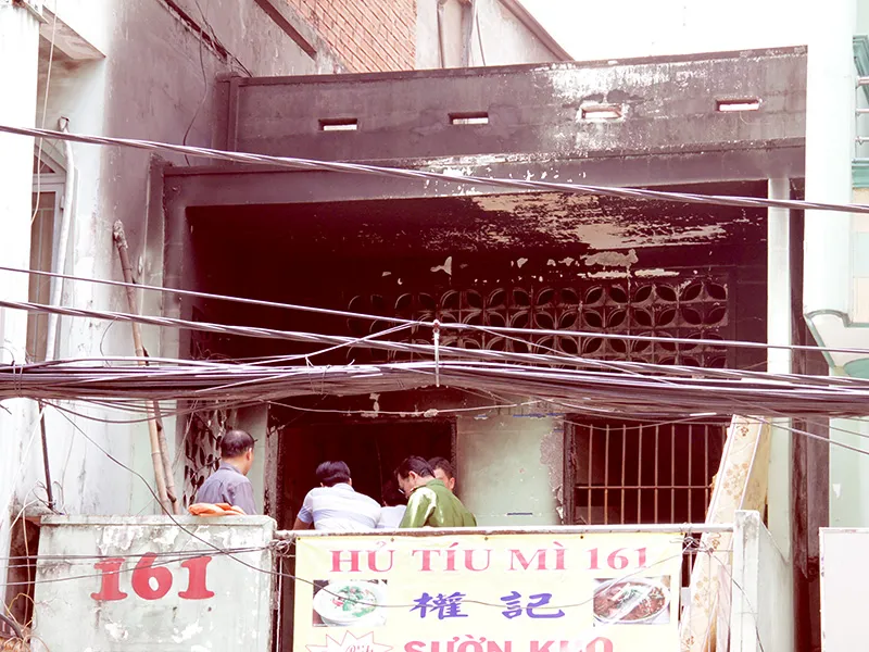 Nhiều nghi vấn vụ cô gái bị bỏng nhảy từ tầng 1 xuống đất ảnh 2 Nhiều nghi vấn vụ cô gái bị bỏng nhảy từ tầng 1 xuống đất ảnh 2