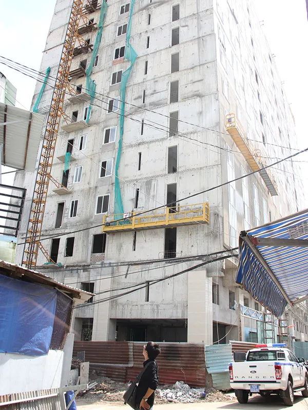 Chung cư đang xây dựng có độ cao 16 tầng ở phường 15, quận Tân Bình. 