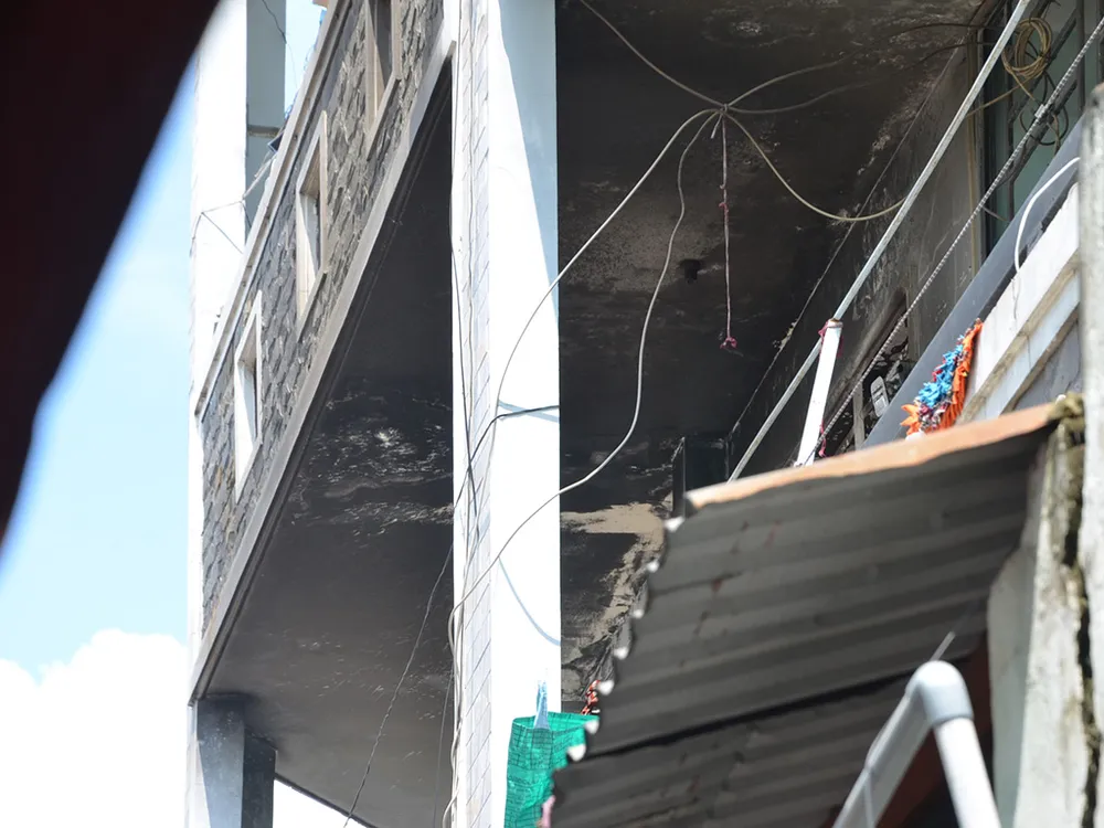 Hỏa hoạn không gây thiệt hại về người nhưng thiêu rụi nhiều tài sản trong căn nhà. 