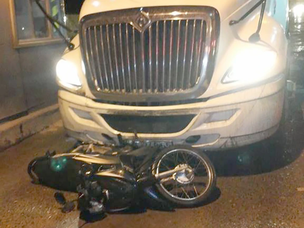 Container cán chết người bỏ chạy