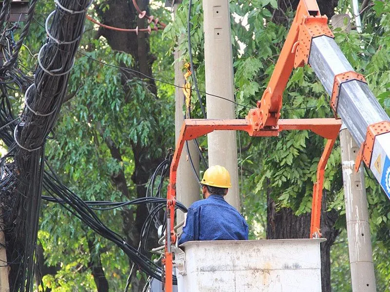 Lực lượng chức năng nhanh chóng có mặt tiến hành xử lý sự cố.