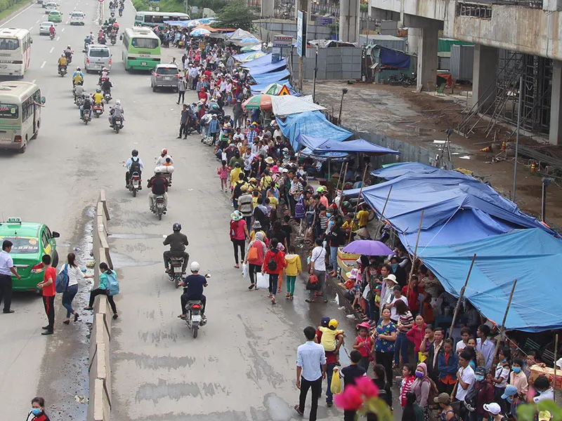 Nguyên nhân một phần là do vào ngày cuối tuần cũng là thời điểm kết thúc lễ hội trái cây.