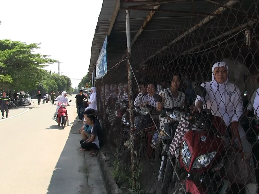 Cháy KCN ở quận 12, hàng trăm công nhân tháo chạy ảnh 3 Cháy KCN ở quận 12, hàng trăm công nhân tháo chạy ảnh 3