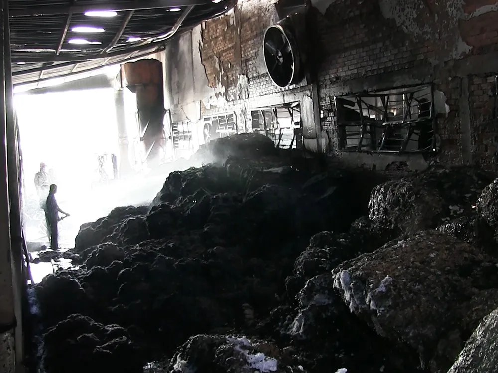 Cháy KCN ở quận 12, hàng trăm công nhân tháo chạy ảnh 2 Cháy KCN ở quận 12, hàng trăm công nhân tháo chạy ảnh 2