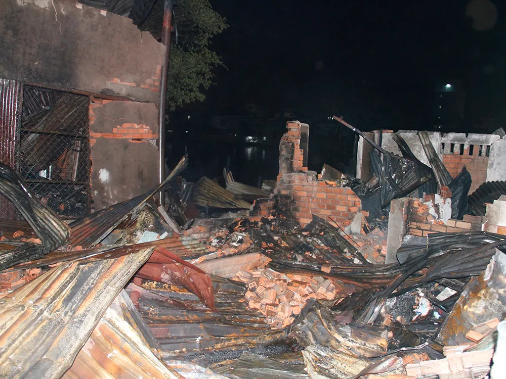 Cháy 6 căn nhà ở quận 8: Khả năng do chập điện ảnh 1