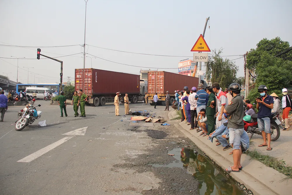 Tông chết cô gái ở An Sương, xe container bỏ chạy ảnh 2
