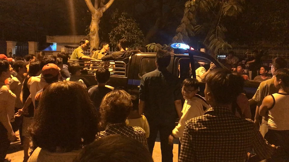 4 giờ giải cứu thanh niên bị mắc kẹt trong ống cống ảnh 1