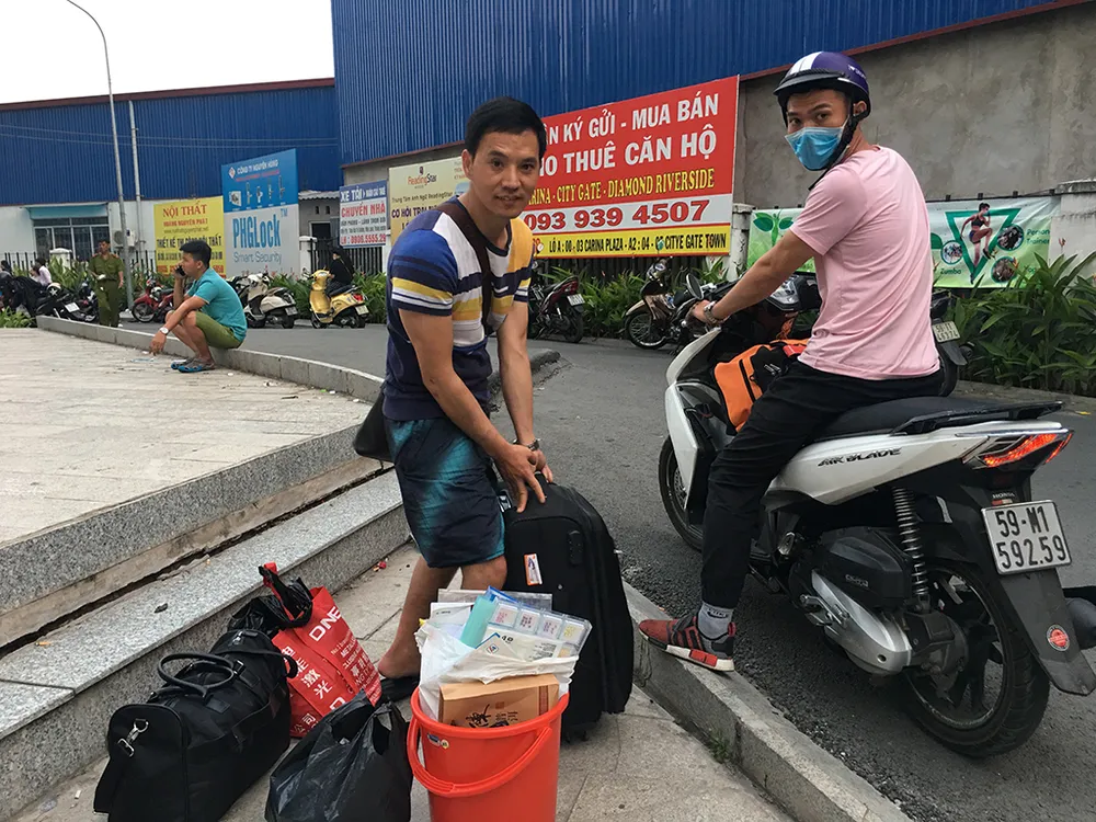 Cư dân Carina dọn đồ đạc đến nơi khác ở tạm đêm nay ảnh 8