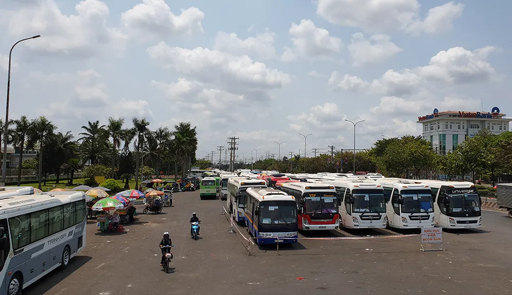 /uploaded/nguyentan/2020_04_07/xe-cong-nhan-khu-cong-nghiep-pouyuen-van-lam-viec-binh-thuong_plks