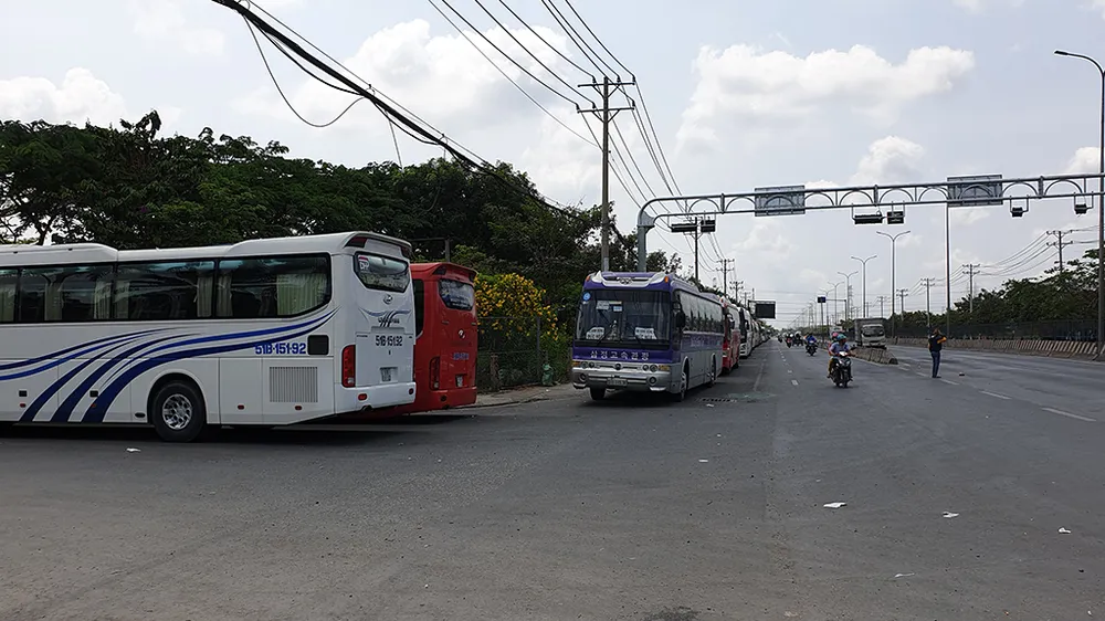 e-dua-ruoc/xe-khach-tang-cuong-dua-ruoc-cong-nhan-o-pouyuen_gfrl