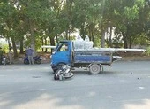 Xe máy đấu đầu ô tô tải, thanh niên nguy kịch