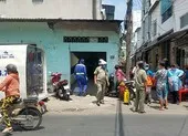 1 thanh niên chết trong tư thế treo cổ ở dãy ki-ốt quận 6