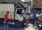Giải cứu tài xế kẹt trong cabin ô tô tải sau cú tông xe bồn