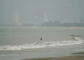 Bình Định: Người dân dọn dẹp nhà cửa, đường phố sau bão ảnh 5 Những hình ảnh ở Quy Nhơn trước đêm bão số 9
