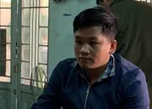 Va chạm giao thông, thanh niên cầm kiếm dài tìm đối thủ ảnh 3 Bắt giữ nam thanh niên đánh nữ sinh sau va chạm giao thông