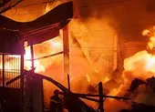 Xưởng đồ gỗ nội thất ở quận 12 cháy nổ dữ dội ảnh 2 Xưởng gỗ gần ngàn mét cháy rực trời ở quận 12