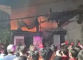 Cháy nhà kho, lan sang dãy trọ ven quốc lộ 50 ở Bình Chánh ảnh 4 Cháy vựa phế liệu ở Bình Tân, thiêu rụi đồ bên trong
