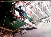 Trộm vào nhà lấy 3 nhẫn kim cương, lắc vàng ở Gò Vấp ảnh 3 Camera ghi cảnh trộm leo vào nhà dân trộm laptop ở quận 1