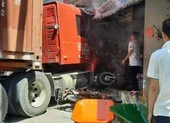 Xe tải ‘đấu đầu’ xe buýt, tài xế mắc kẹt trong cabin ảnh 4 Container lùa nhiều xe máy, lao vào nhà dân khiến 1 người chết
