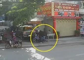 Bị giật dây chuyền khi ngồi trước một văn phòng công chứng ở Củ Chi