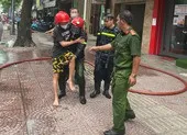 Mặc cho gia chủ ngủ ngay cửa, trộm vào lục tung nhà trong 1 tiếng đồng hồ ảnh 6 Cháy nhà 6 lầu ở quận 4, hai người thoát nạn
