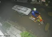 Sáng khai trương tiệm rửa xe, đến tối nhà phát cháy ảnh 5 Thủ phạm bất ngờ vụ trộm cửa sắt công trình ở Bình Chánh