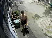 Siêu trộm bẻ khóa lấy xe Vario chưa lắp biển số trong vòng 30 giây ảnh 3 Để lại dép tổ ong sau khi trộm sạch tài sản của thợ hồ